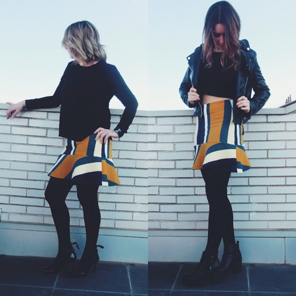 Chic Women's Yellow and Blue Mini Skirt - Picture 2 of 10